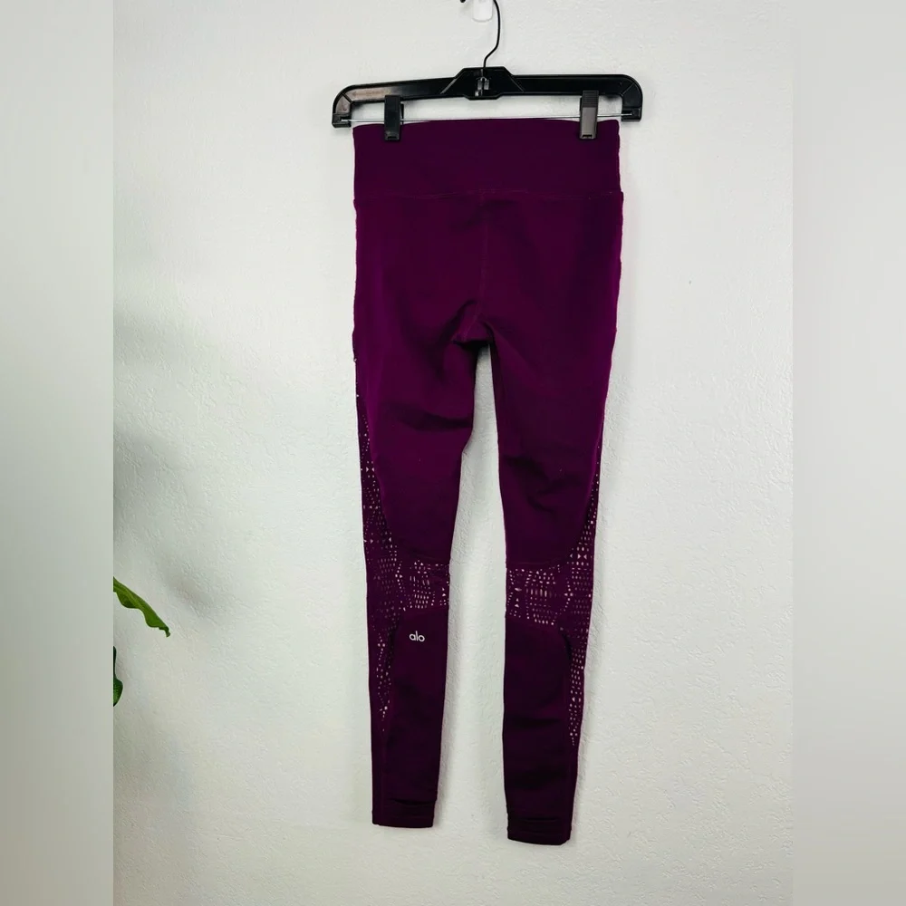 Alo Yoga West Coast Eyelet Laser Cut Stirrup Leggings I Size: XS